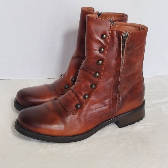 Chocolat Blu Shoes - Chocolat Blu Brownish‎ Red Moc Button Up Boots Double Zipper Closure